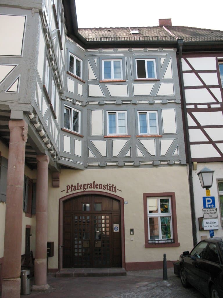 26-stadtfuehrung-gruppe-1-pfalzgrafenstift.jpg