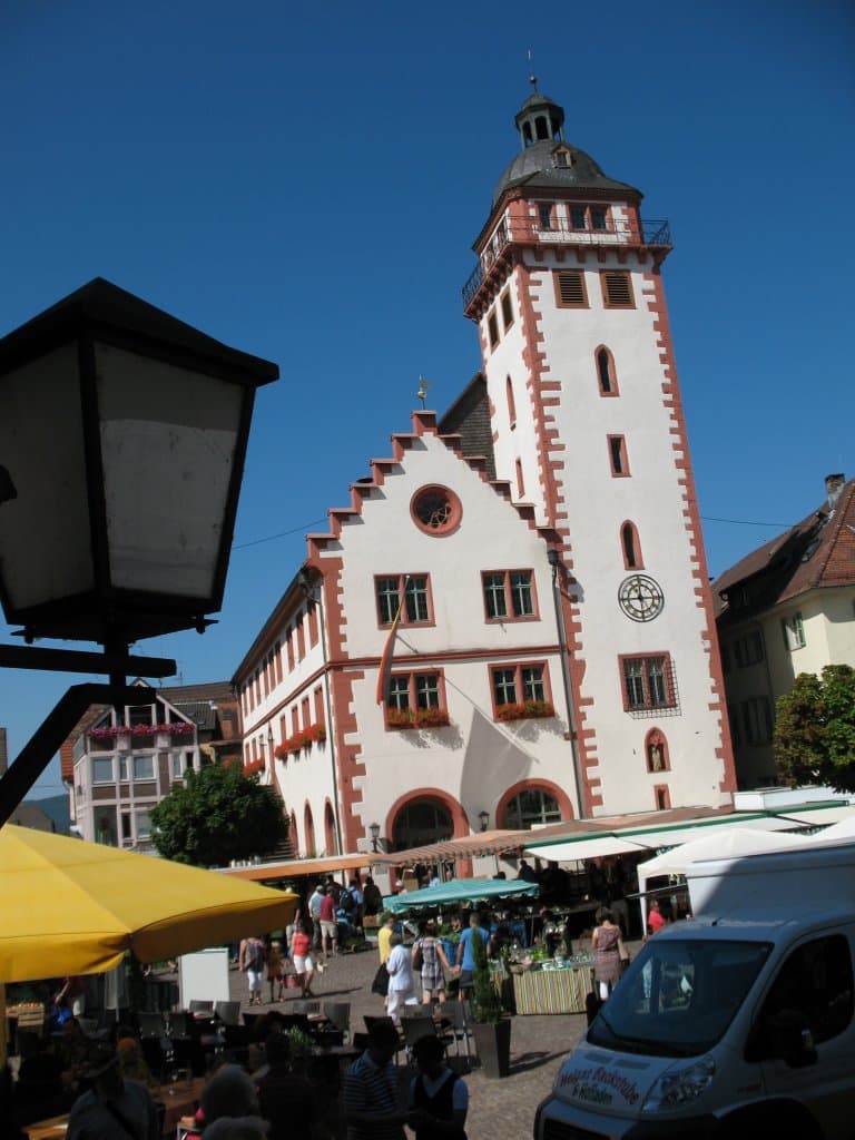 28-stadtfuehrung-gruppe-1-rathaus.jpg