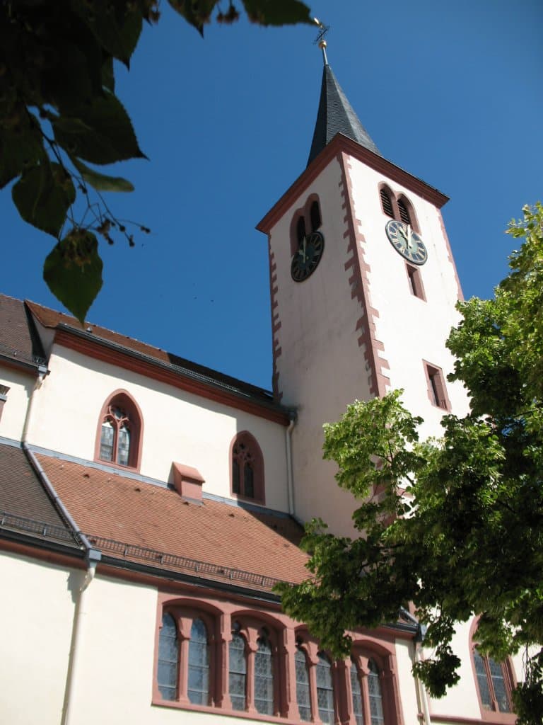 31-stadtfuehrung-gruppe-1-stiftskirche.jpg