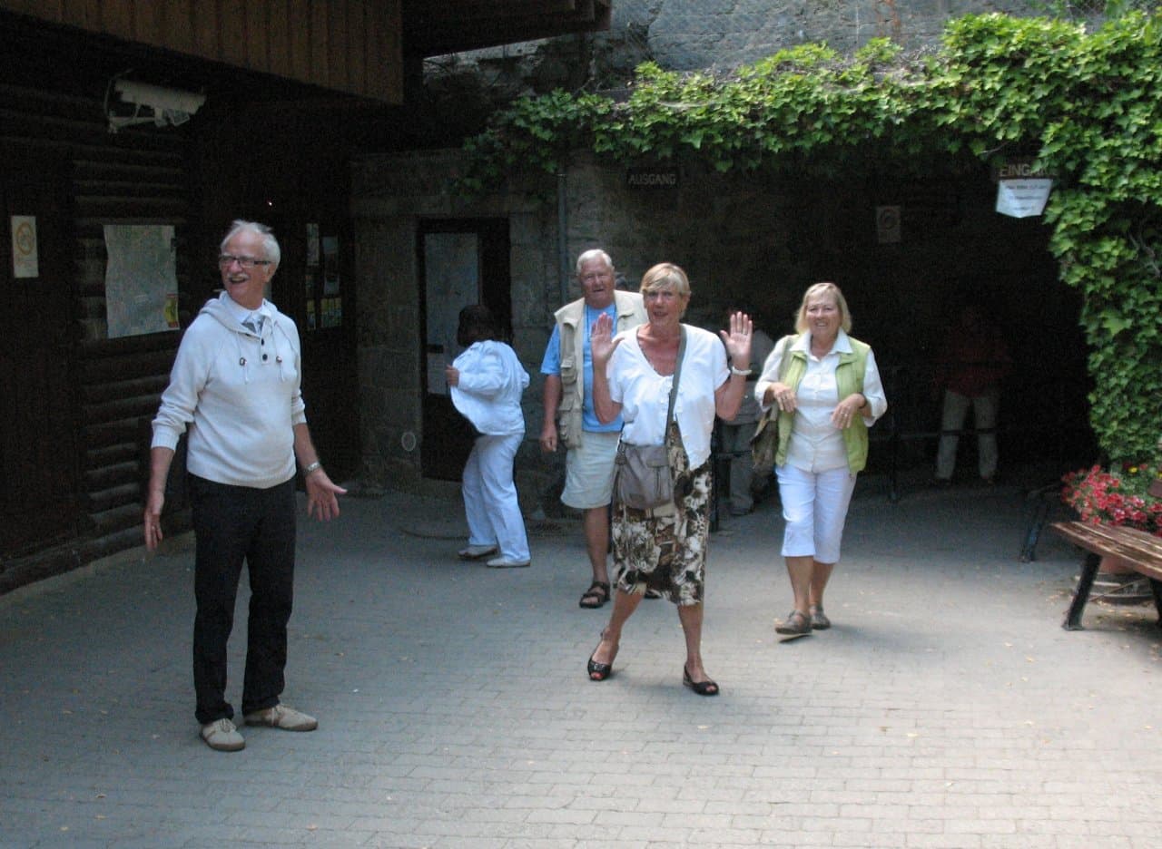 54-zurueck-aus-der-hoehle.jpg