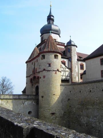 b004burg001.jpg