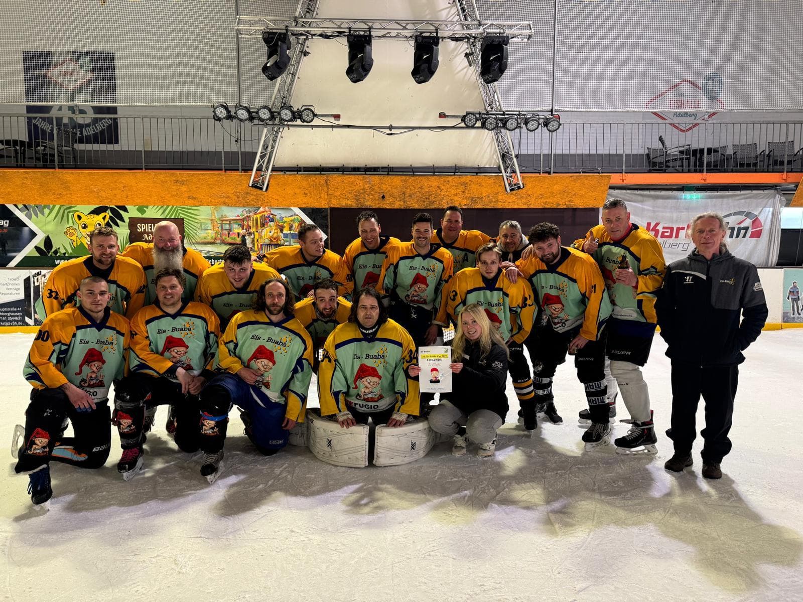 Eis-Buaba gewinnen Jubiläumsturnier